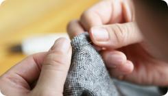 他社検品でも汚れ・ほつれ・異物混入が見落とされクレーム増加。期限内に不良修復したい